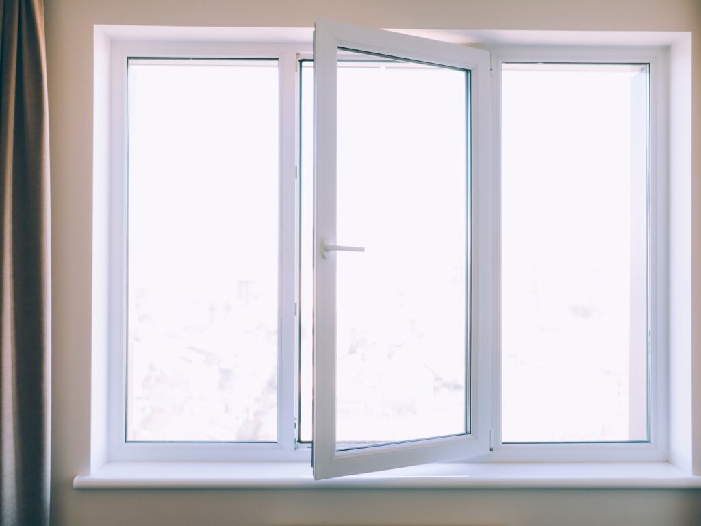 habitación con olor a humedad por exceso de humedad