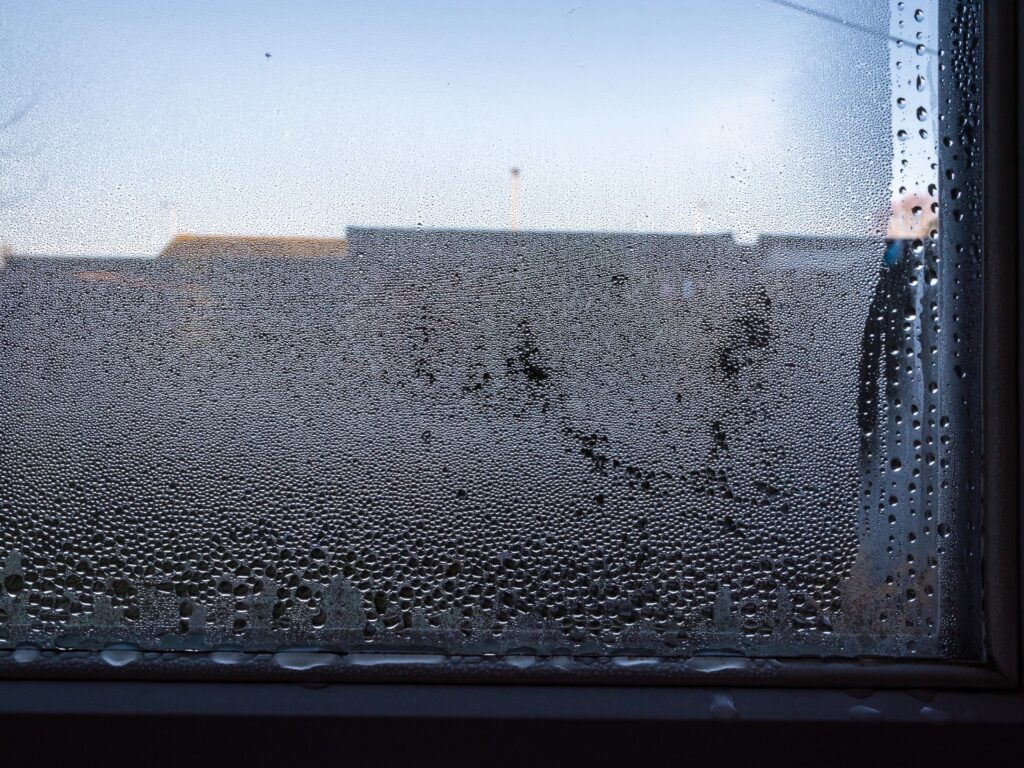 por qué se empañan las ventanas en casa