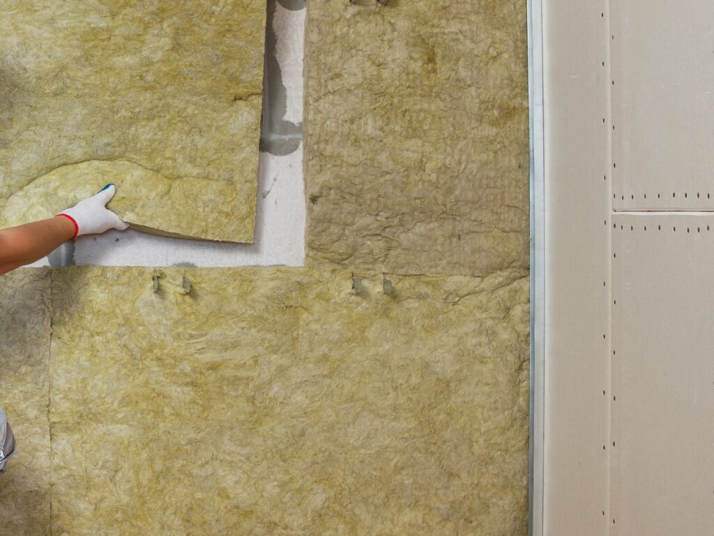 aislar una pared fría interior en vivienda
