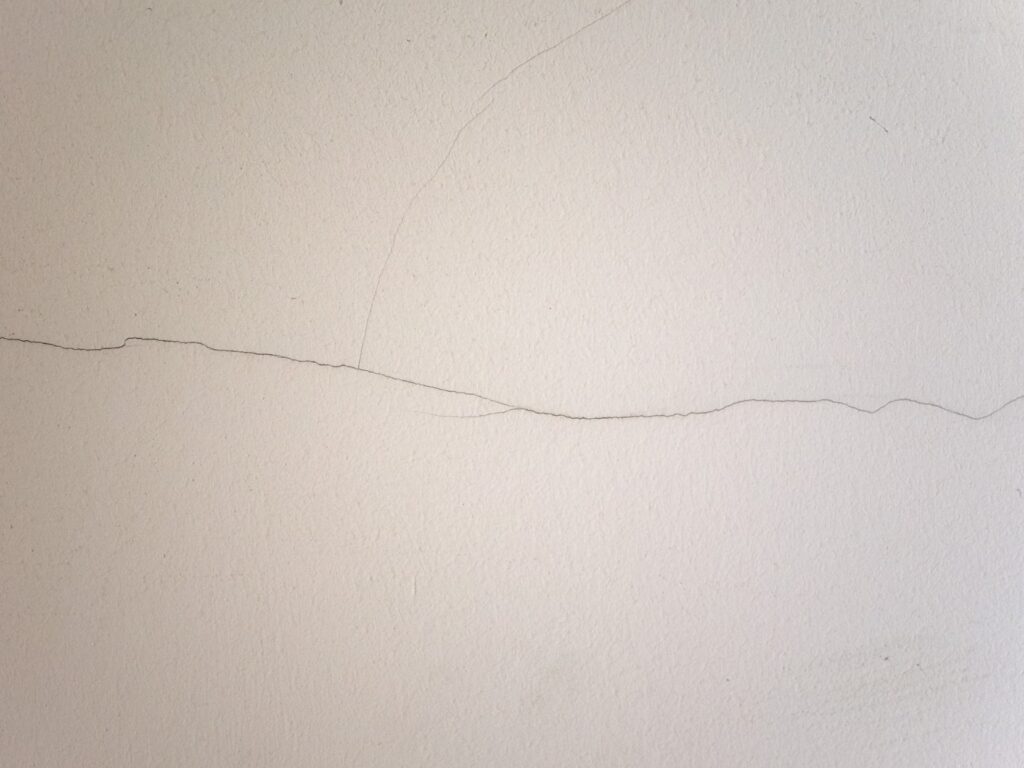 fisura superficial en pared interior