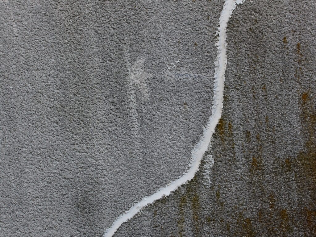 pared reparada con masilla