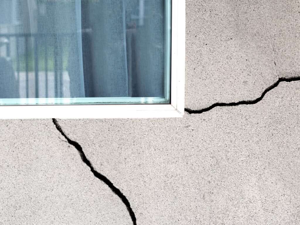 grietas estructurales peligrosas en vivienda