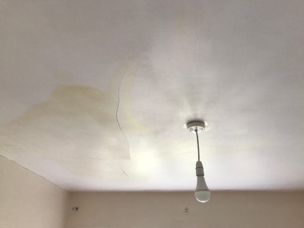 cómo identificar el origen de una filtración de agua en el techo
