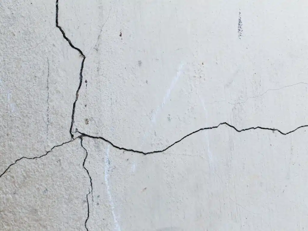 tipos de grietas en esquinas de paredes